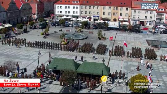 Na Starym Rynku trwa uroczysty apel z okazji święta 18. Łomżyńskiego Pułku Logistycznego