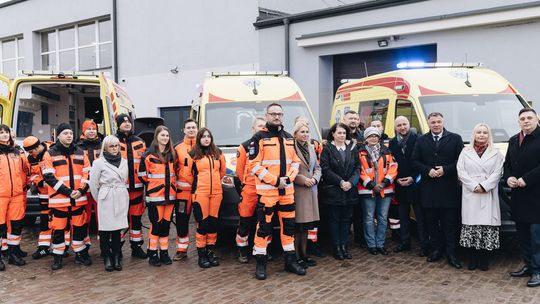 Trzy nowe ambulanse trafiły do podlaskich ratowników medycznych [VIDEO]