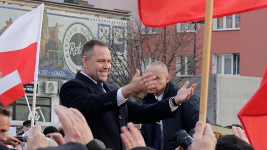 "Tu jest Polska, tu są nasze wartości i nasze dziedzictwo" - tak Karol Nawrocki przemawiał do wyborców w Łomży