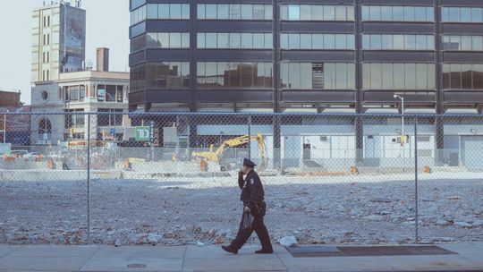 Tymczasowe ogrodzenia budowlane: co warto o nich wiedzieć?