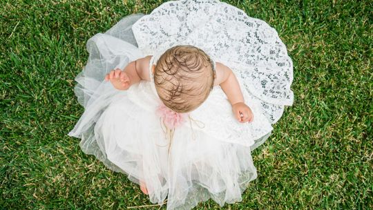 Ubranko do chrztu dla dziewczynki – Z klasą od pierwszych chwil życia!