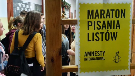 Uczniowie I LO w Kolnie wzięli udział w akcji Amnesty International [FOTO]