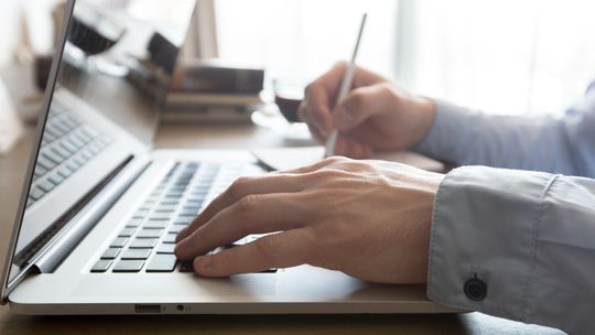 Umowa o dzieło w Polsce najczęściej zawierana z trzydziestolatkami