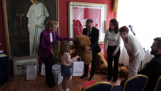 Uroczyste podsumowanie konkursu parlamentarnego inspirowanego nauczaniem Jana Pawła II w Szkole Podstawowej nr 10 - [VIDEO]