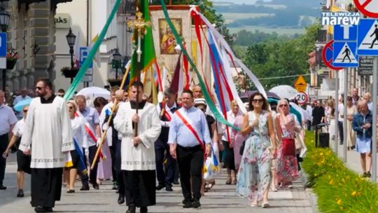 Uroczystość Bożego Ciała. Setki osób wyruszyły na procesję z Łomżyńskiej Katedry [VIDEO]