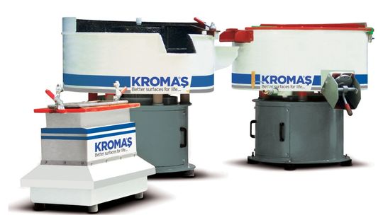 Usuń niedoskonałości produktów w szybki sposób. Wygładzarka wibracyjna i taśmowe usuwanie skaz.