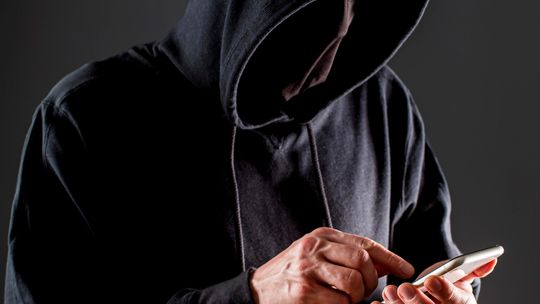 Uwaga na oszustów podszywających się pod pracowników ZUS!