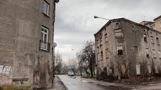 W Polsce brakuje milionów mieszkań. Grubo ponad milion to pustostany