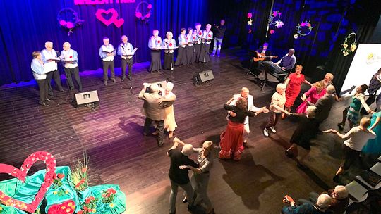Walentynki na wesoło łomżyńskich seniorów [VIDEO i FOTO] 