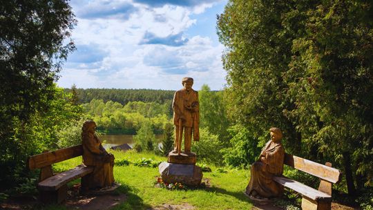 Warsztaty tradycyjnego haftu kurpiowskiego w Skansenie Kurpiowskim w Nowogrodzie