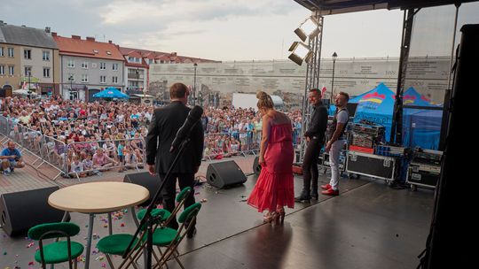 Wieczór kabaretowy z piękną pogodą i roześmianą publicznością [FOTO]