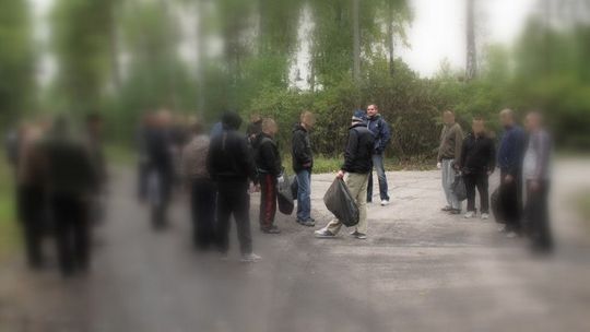 Więźniowie sprzątali świat