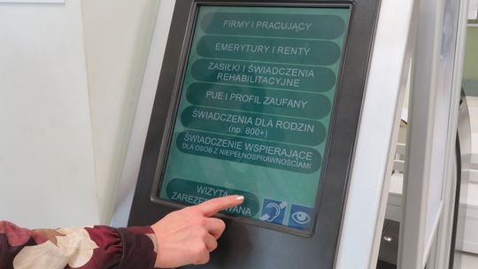 Wizytę w ZUS można umówić wcześniej, aby załatwić sprawę bez czekania