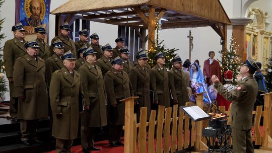 Wojskowy koncert kolęd w Parafii pw. Krzyża Świętego w Łomży [VIDEO]