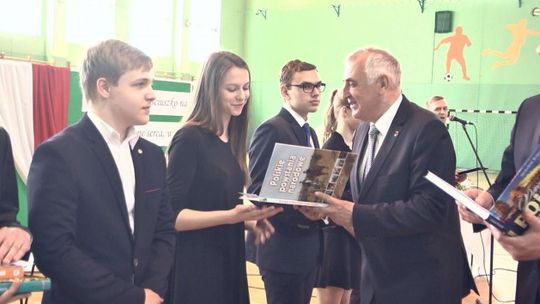 Zambrów - Miejskie Gimnazjum nr 1 - święto szkoły - VIDEO