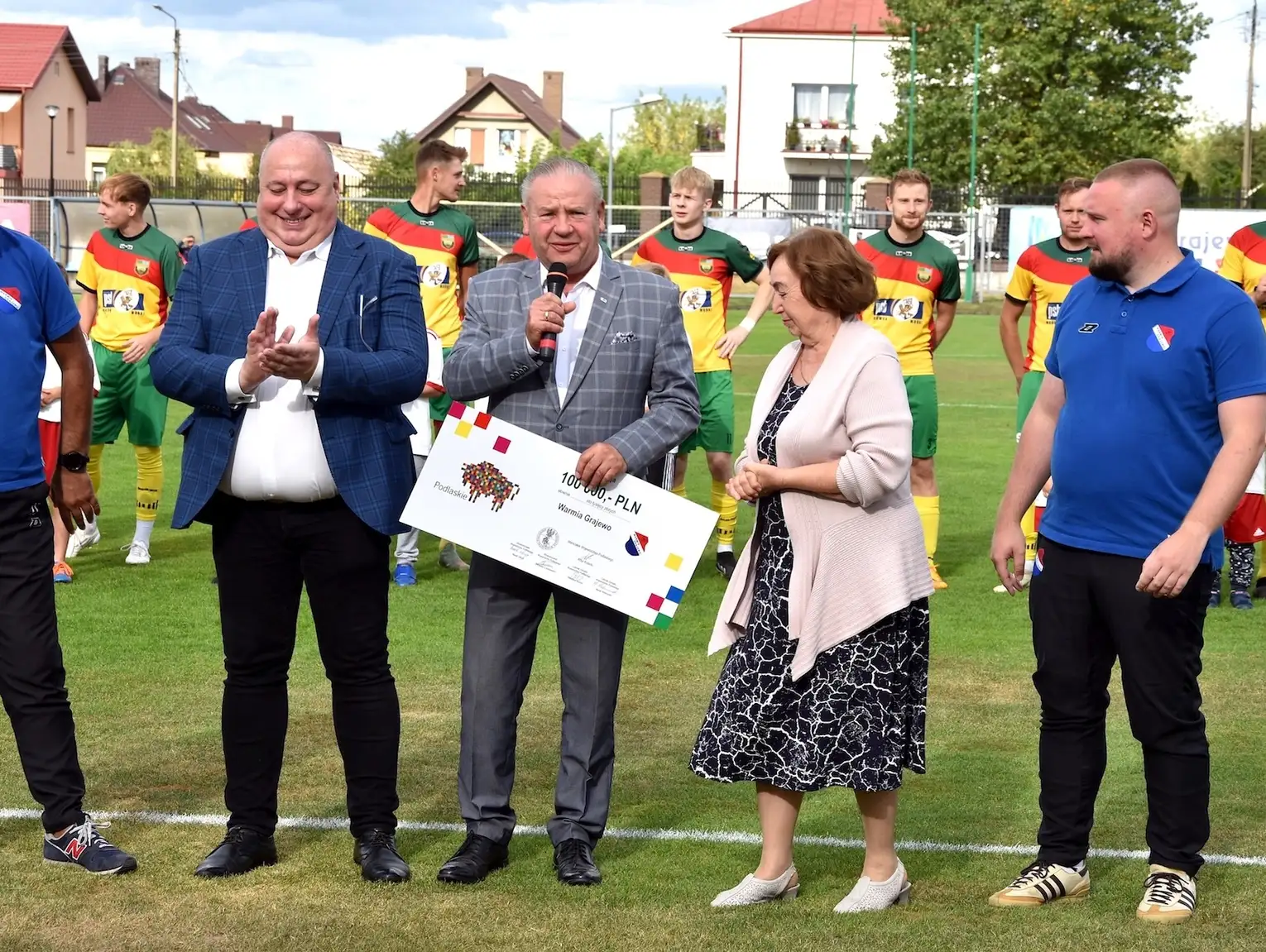 Czek na 100 tysięcy złotych dla Warmii Grajewo, image size:1530x1151