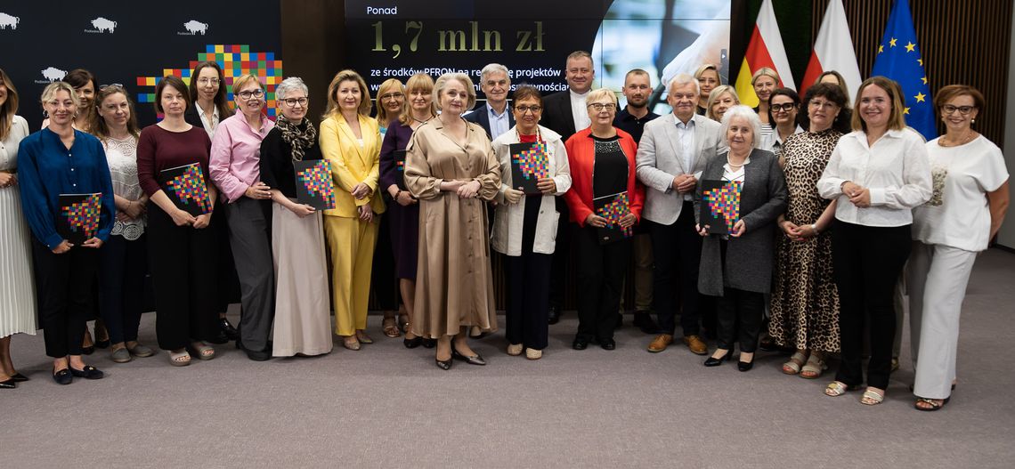 1,7 mln zł z PFRON na wsparcie osób z niepełnosprawnościami. 26 projektów poprawi jakość życia mieszkańców Podlaskiego - [VIDEO]