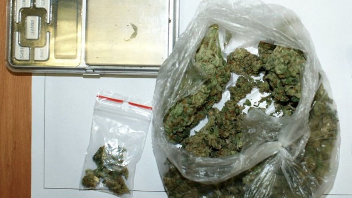 17-latek z narkotykami 17-latek z narkotykami