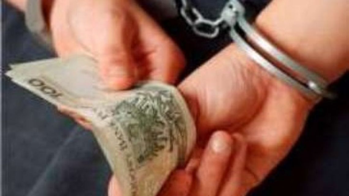 24-latek proponował policjantom łapówkę 24-latek proponował policjantom łapówkę