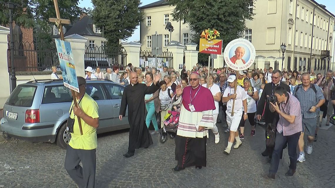 33 Piesza Pielgrzymka Łomżyńska wyruszyła na Jasną Górę - VIDEO