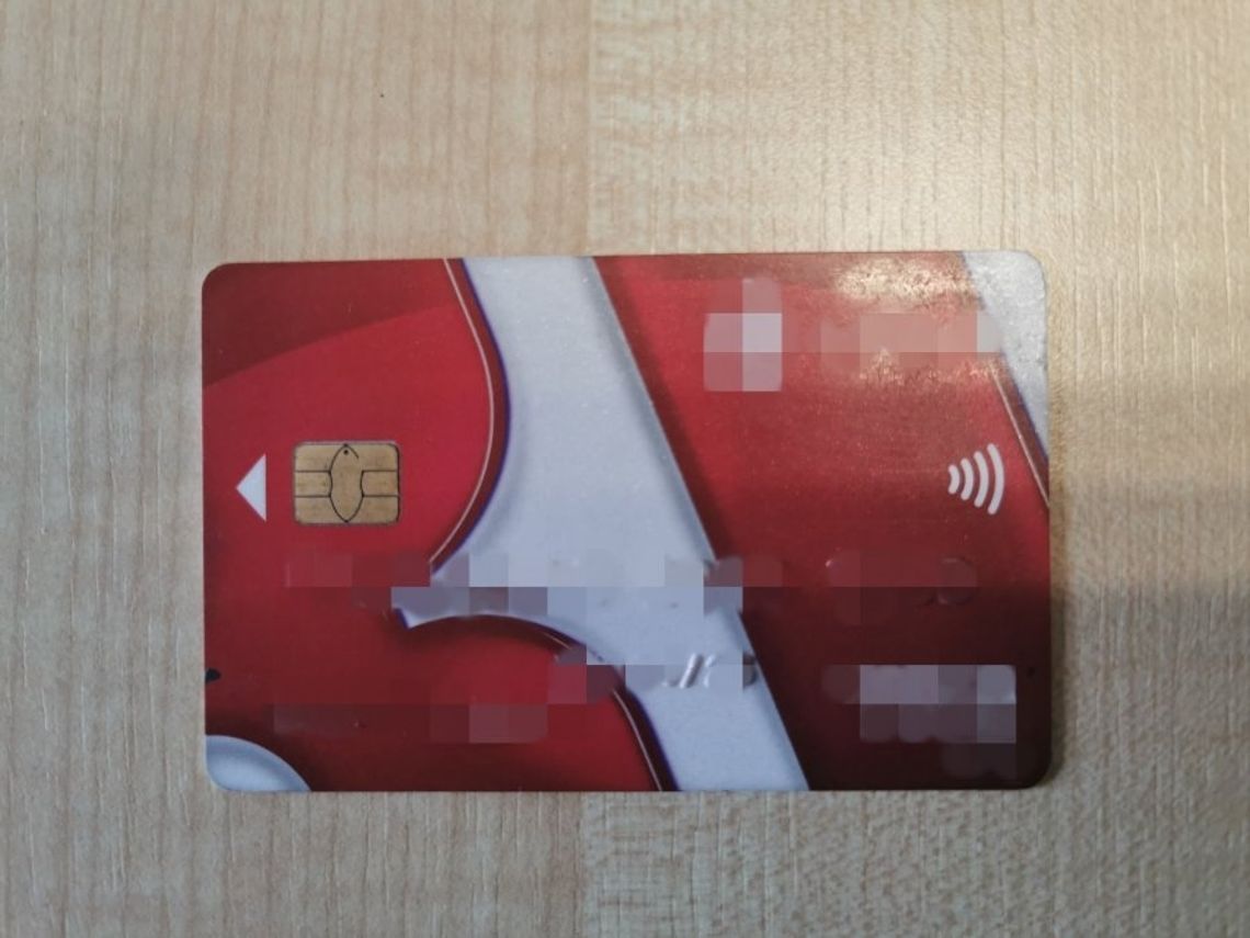 36 zarzutów za kradzież karty bankomatowej 
