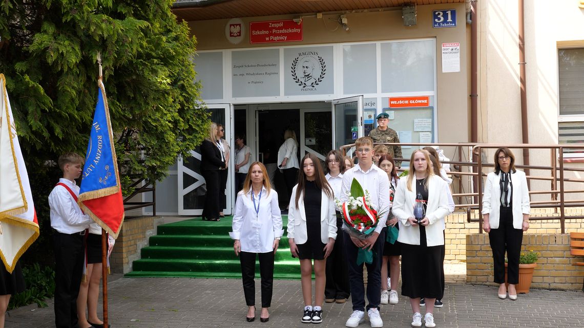 40-lecie nadania imienia Zespołowi Szkolno-Przedszkolnemu im. mjr. Władysława Raginisa w Piątnicy – święto pamięci, dumy i artystycznych wzruszeń