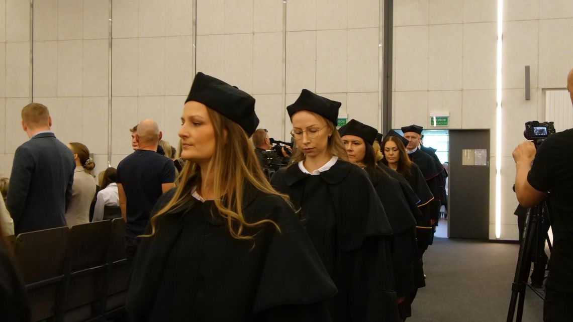 Akademia Łomżyńska rozpoczęła nowy rok akademicki. Uczelnia pozostaje ważnym motorem rozwoju miasta - [VIDEO]