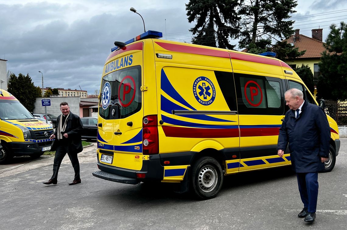 Ambulans z Pogotowia Ratunkowego w Łomży do Caritasu - [VIDEO]