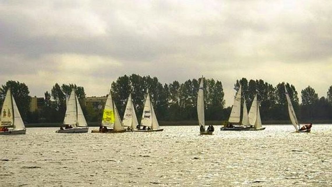 Bojery i narty zimą, windsurfing latem w Rajgrodzie