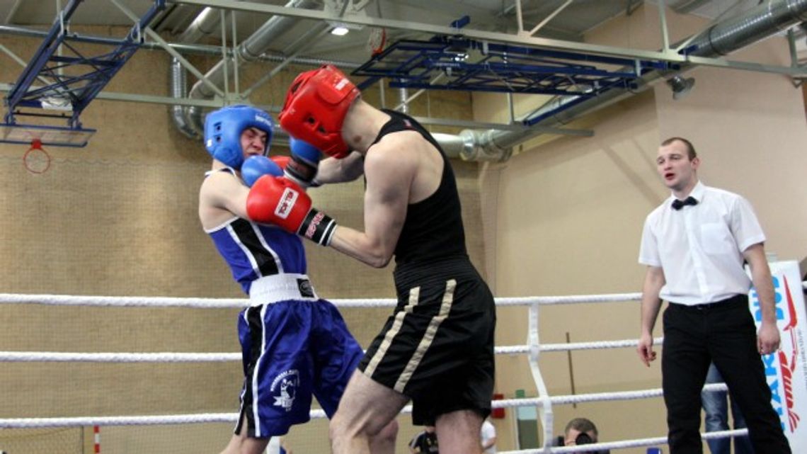 Bokserzy walczyli w Piątnicy Bokserzy walczyli w Piątnicy