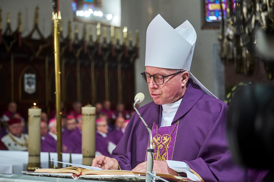 Dekret Biskupa Łomżyńskiego na Święta Paschalne oraz o sprawowaniu sakramentów