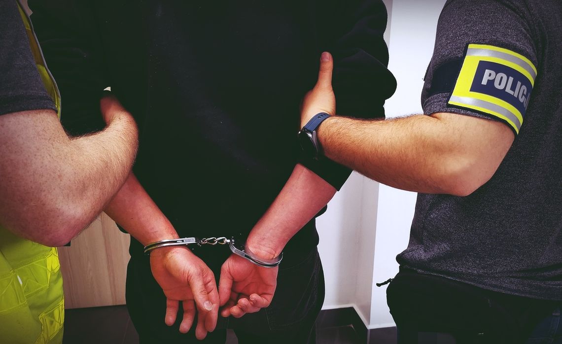 Dwaj poszukiwani mężczyźni zatrzymani przez łomżyńskich policjantów: 32-latek skazany na 6 miesięcy, 31-latek na 25 dni za wykroczenia.