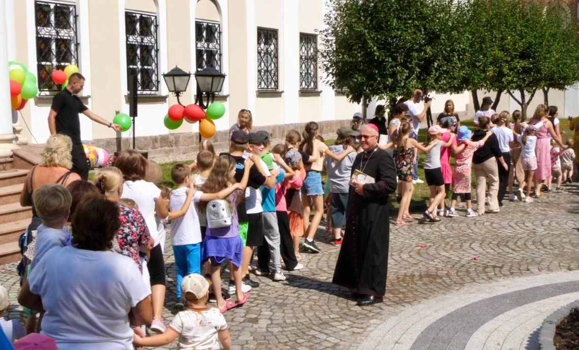 Dziadkowie Pana Jezusa świętowali imieniny w ogrodach biskupich w Łomży - [VIDEO]