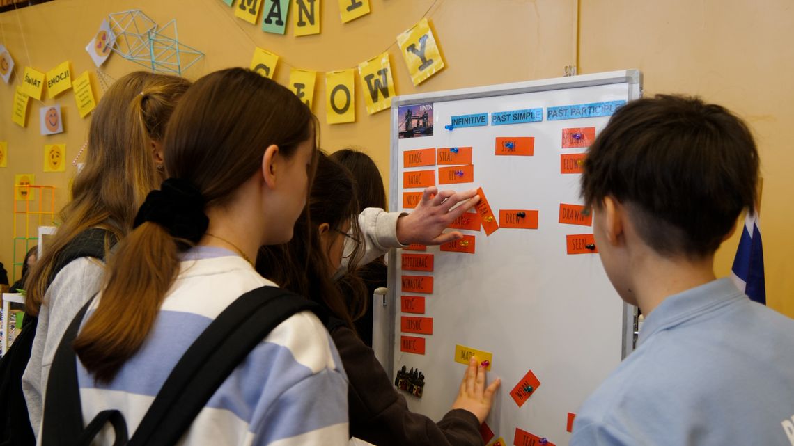 Dzień otwarty w ZSTiO nr 4 w Łomży. Uczniowie poznają kierunki i wybierają przyszłość - [VIDEO]