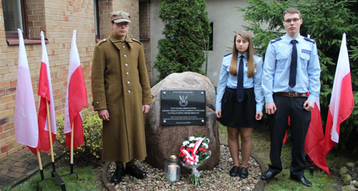Dzień Pamięci Ofiar Zbrodni Katyńskiej w ZSTiO nr 4 w Łomży - FOTO