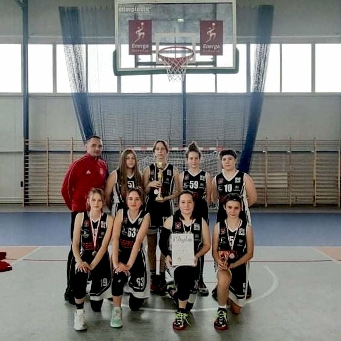 Dziewczęta z SP nr 4 w Łomży wicemistrzyniami województwa w koszykówce 