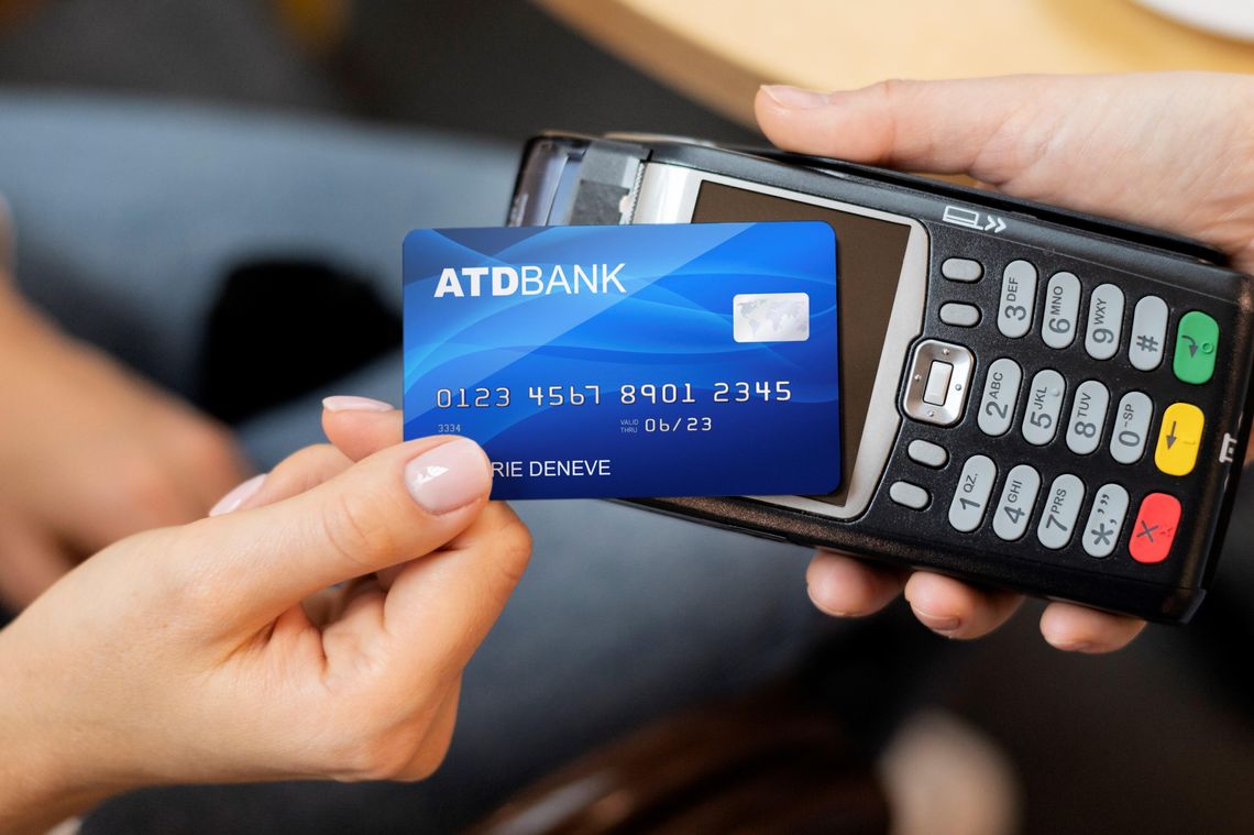 Emeryci i renciści przekonali się do konta w banku