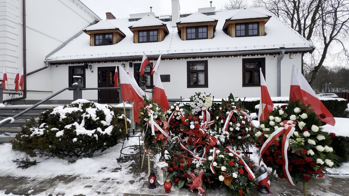 Hołd dla Romana Dmowskiego w Drozdowie: miejsce, gdzie historia wciąż przemawia
