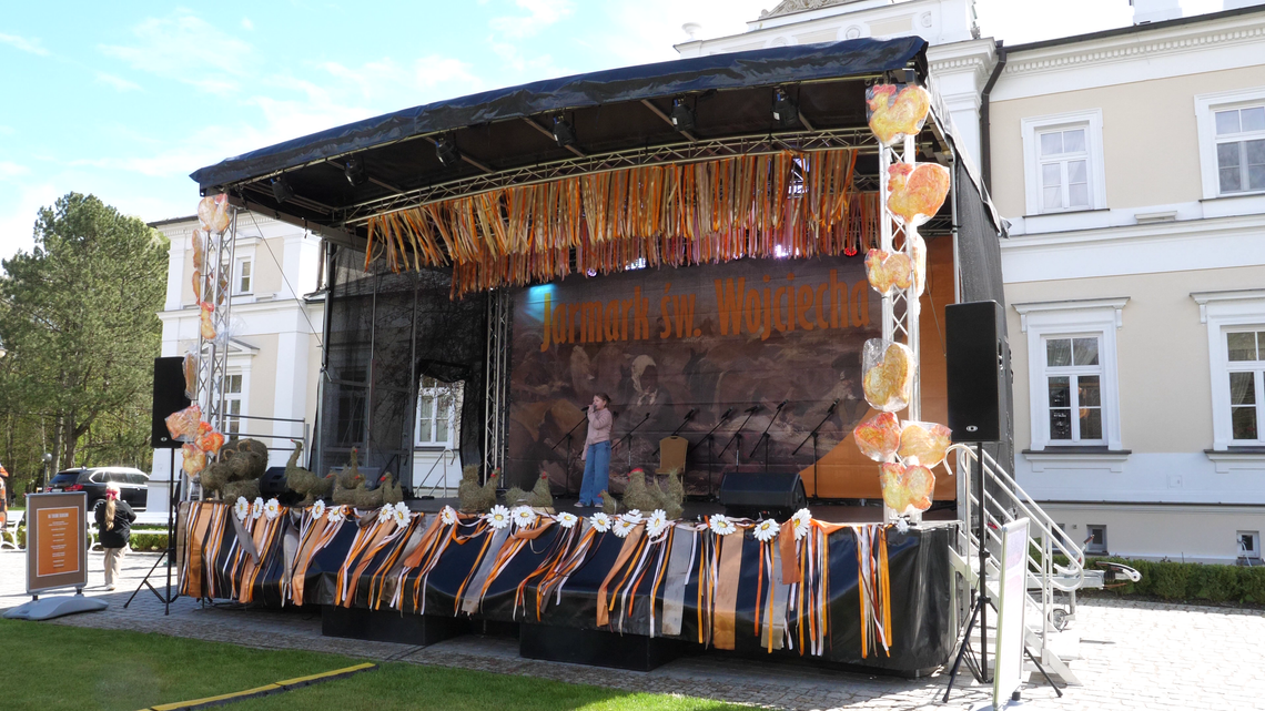 Jarmark na św. Wojciecha w Ciechanowcu – żywa lekcja tradycji - [VIDEO]