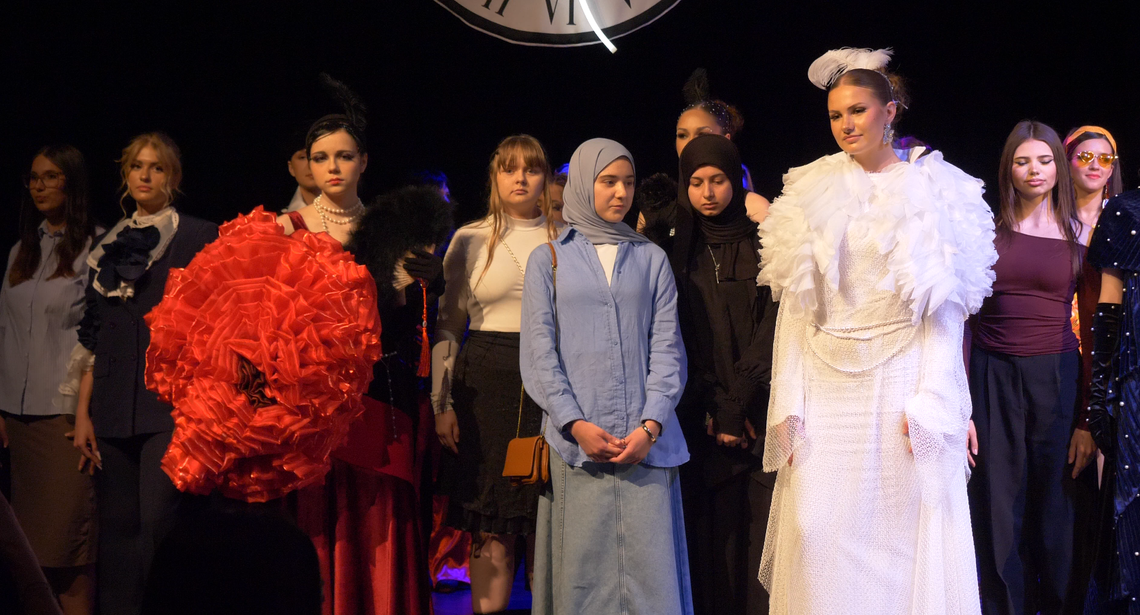 Kapsuła czasu „Wety”. Moda, która uczy odwagi - [VIDEO]