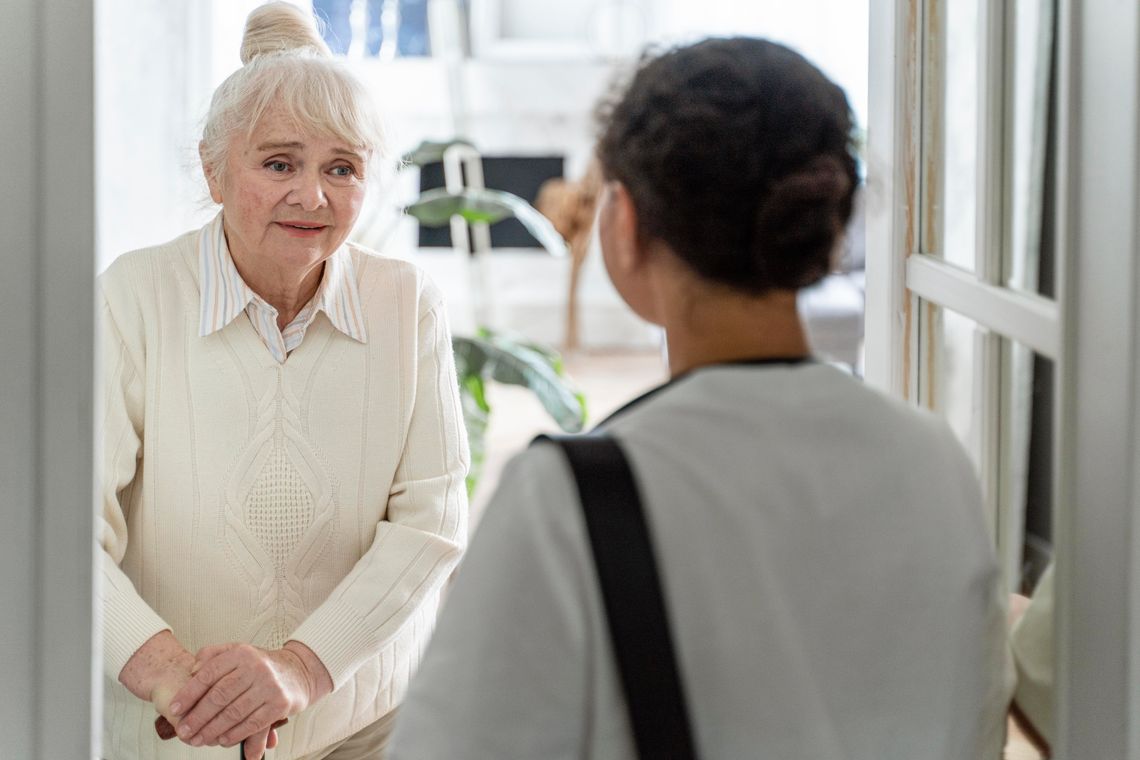 Kiedy senior może spodziewać się wizyty pracownika ZUS-u w domu Kiedy senior może spodziewać się wizyty pracownika ZUS-u w domu