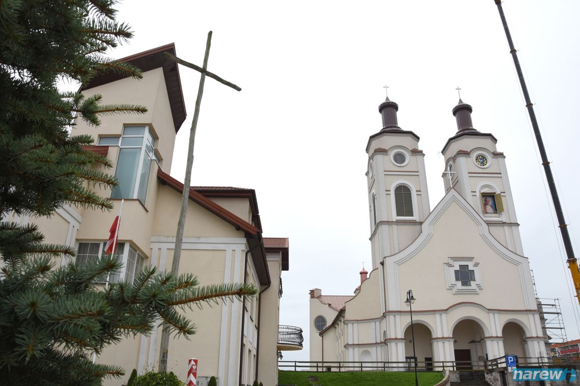 Kopuła zwieńczyła kościelną wieżę  [VIDEO i FOTO]