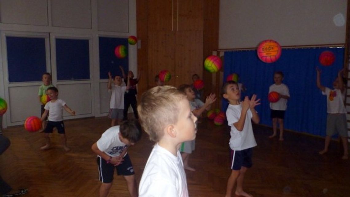 Koszykówka z MOSiR-em w Przedszkolu Publicznym Nr 9 Koszykówka z MOSiR-em w Przedszkolu Publicznym Nr 9