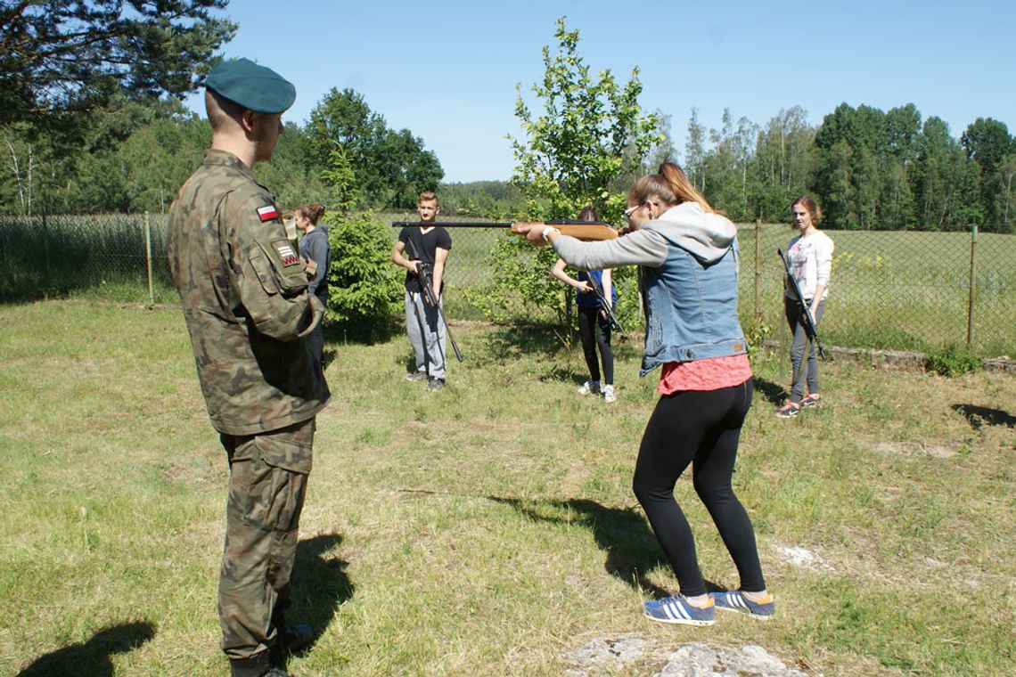 Licealiści "Budowlanki" ćwiczą ze Strzelcami