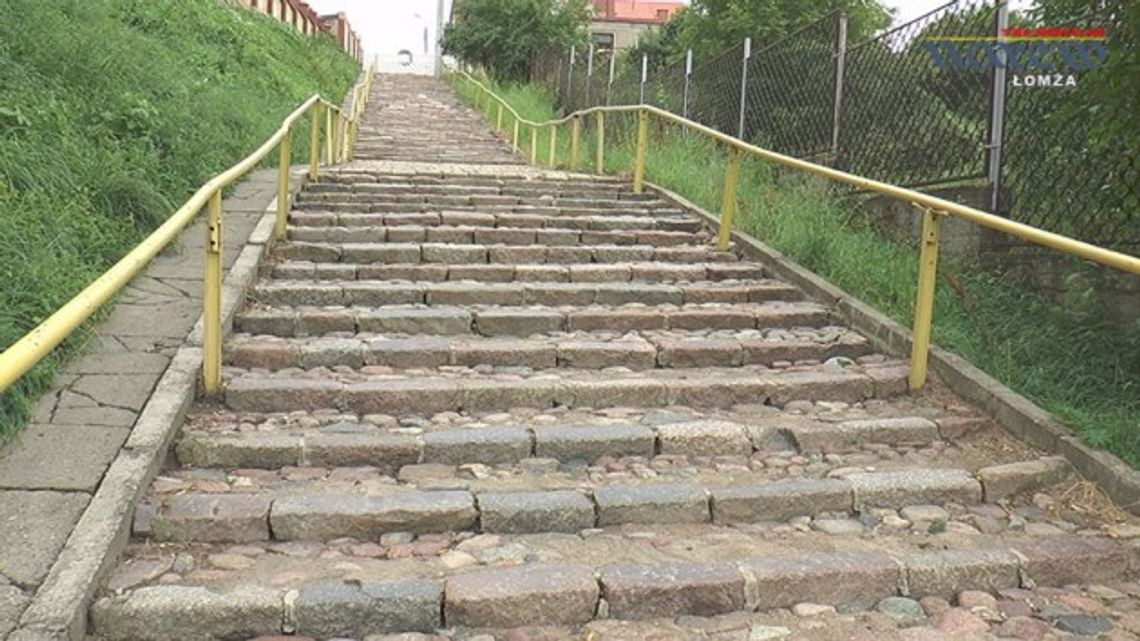 Łomża - rozpoczął się remont kamiennych schodów - VIDEO Łomża - rozpoczął się remont kamiennych schodów - VIDEO