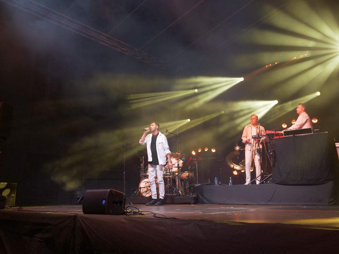 Łomża świętuje 500‑lecie katedry. Koncert Kamila Bednarka przyciągnął tłumy - [VIDEO]
