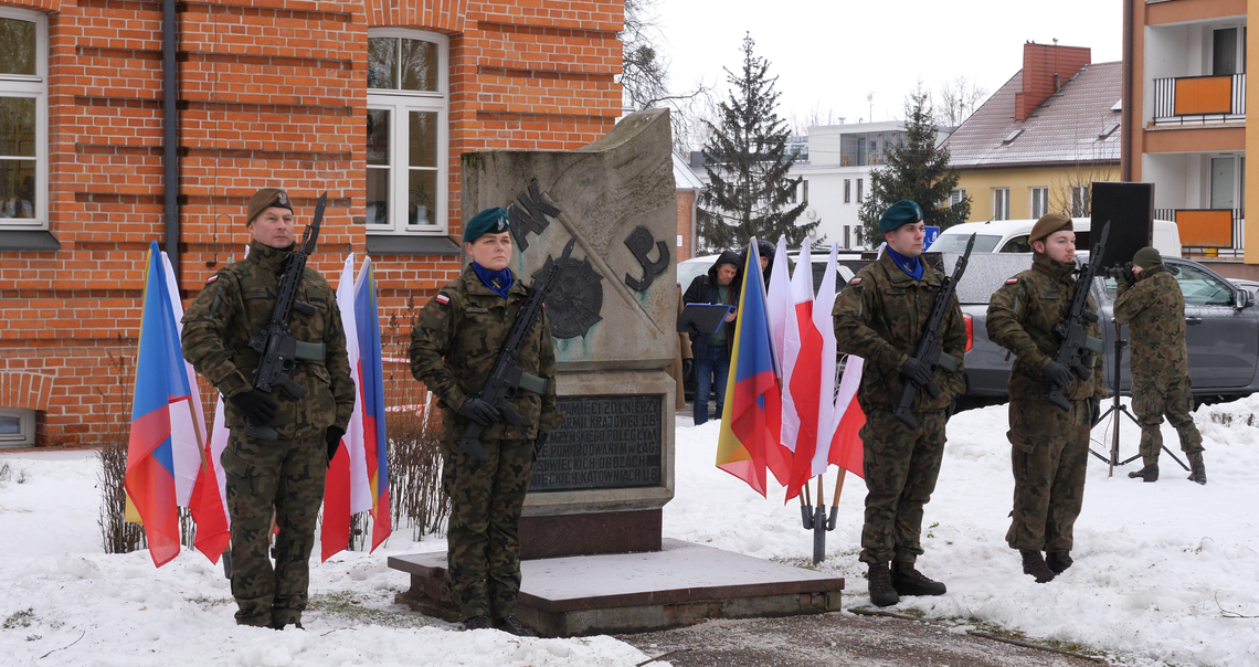 Łomża uczciła 84. rocznicę powstania Armii Krajowej – hołd bohaterom podziemia - [VIDEO]