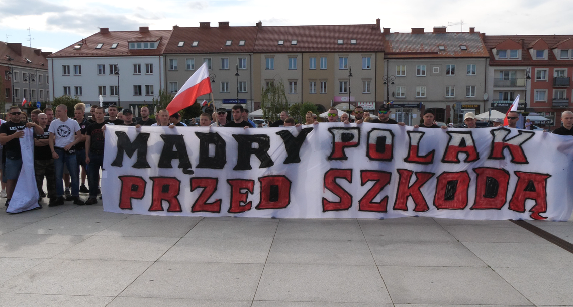 Łomża w cieniu paktu migracyjnego. Protest na Starym Rynku - [VIDEO]