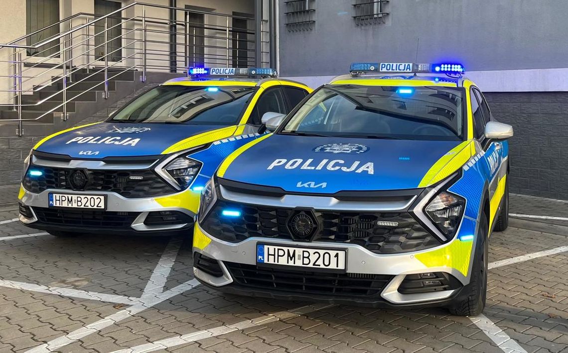 Łomżyńscy policjanci otrzymali dwa nowe radiowozy Kia Sportage