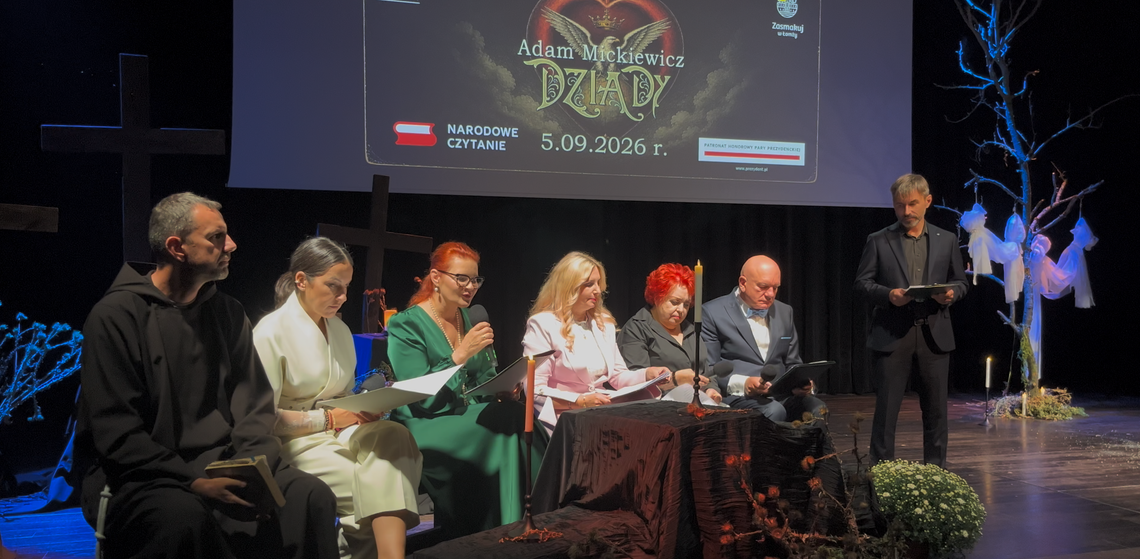 Mickiewicz w Hali Kultury. Łomża po raz piętnasty czytała wspólnie Mickiewicz w Hali Kultury. Łomża po raz piętnasty czytała wspólnie